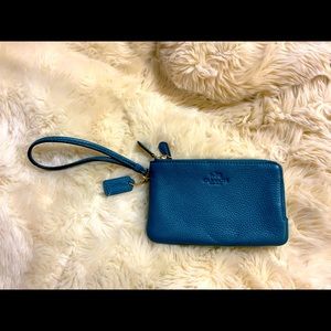 Teal Coach Wristlet Wallet 🧵🦕🌊🛻🪣